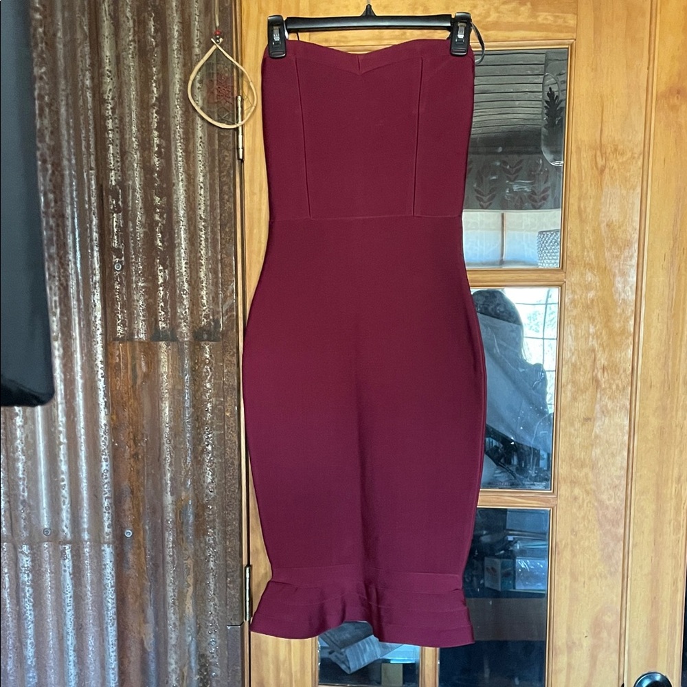 Elegant Strapless Burgundy Bodycon Dress, Size M
